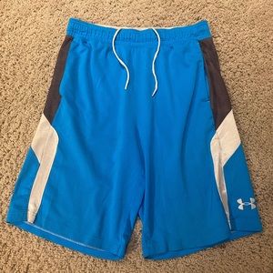 Mens Under Armour Shorts. Size large.